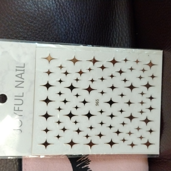 Eyelash Makeup Pouch with Goodies - Picture 8 of 14